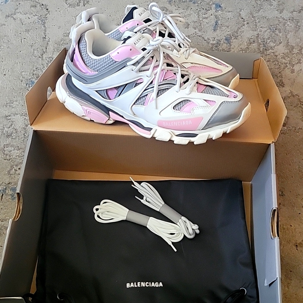 Balenciaga sneakers, highly sought after! Lightly worn comes with original box!!